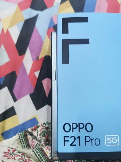 OPPO F21 PRO 5G . Color rainbow spectrum
